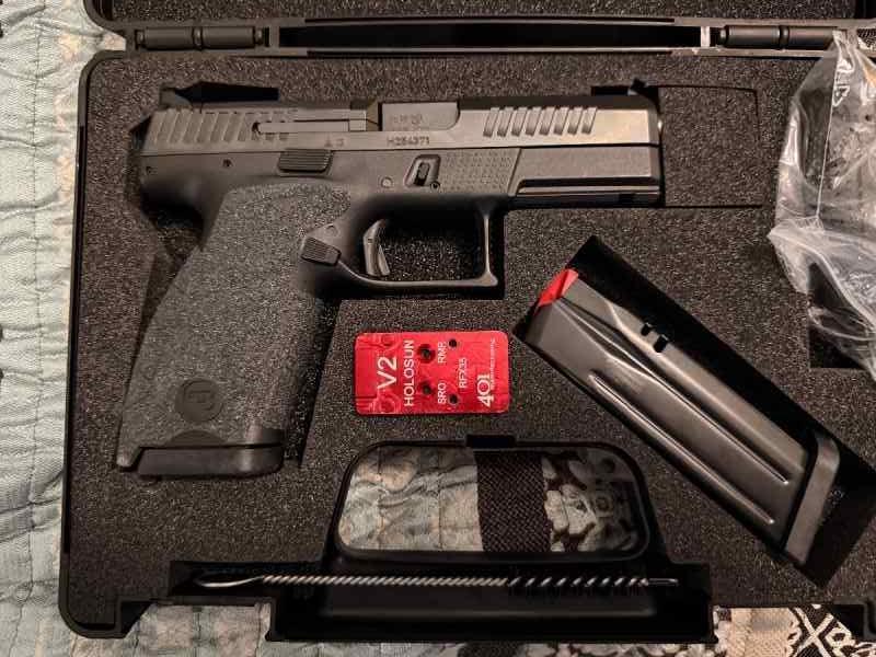CZ P10C optics ready with mounting plate